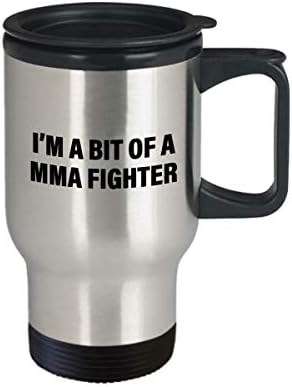 מתנת MMA מצחיקה - ספל נסיעות MMA - MMA לוחם הווה - אומנויות לחימה מעורבות - קצת לוחם MMA